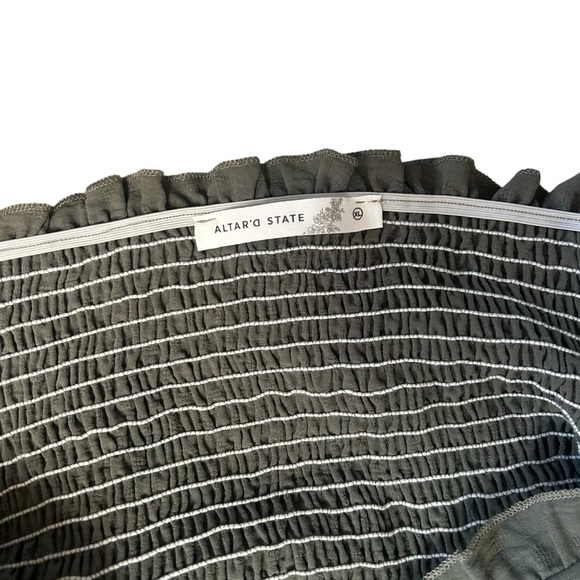 Altar’d State Smocked Puff Sleeve Peplum Top Green Size Medium - Picture 5 of 8